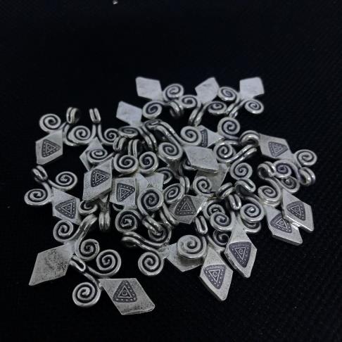 Thai Karen Hill Tribe Silver Pendants 20PD189 (10 Beads)
