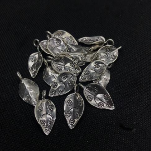 Thai Karen Hill Tribe Silver Pendants 20PD280 (10 Beads)