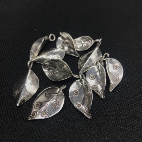Thai Karen Hill Tribe Silver Pendants 20PD281 (10 Beads)